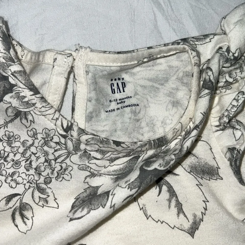 NWOT BABY GAP ROMPER 6/12M